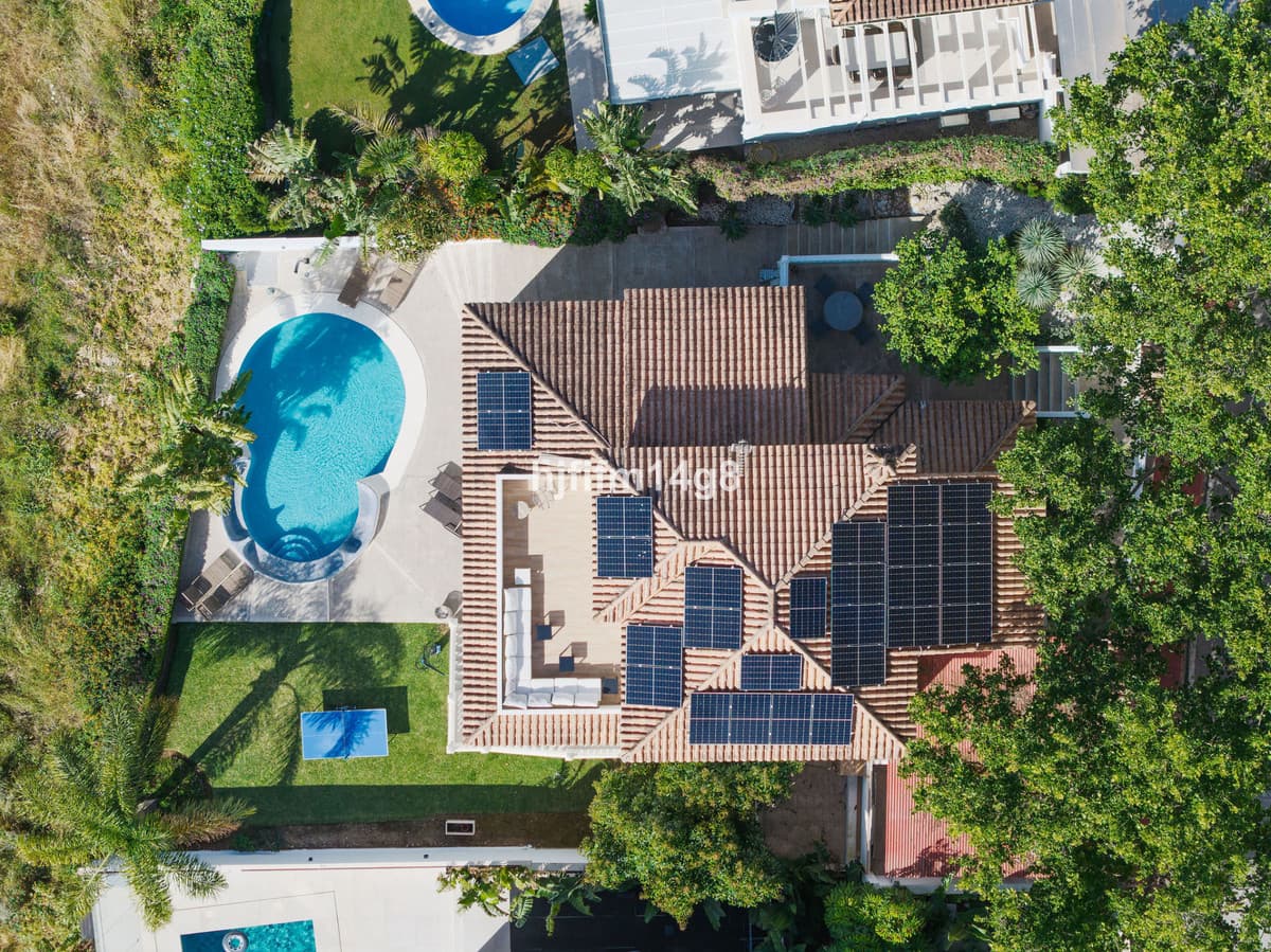 Detached Villa in La Campana — photo 2 of 10