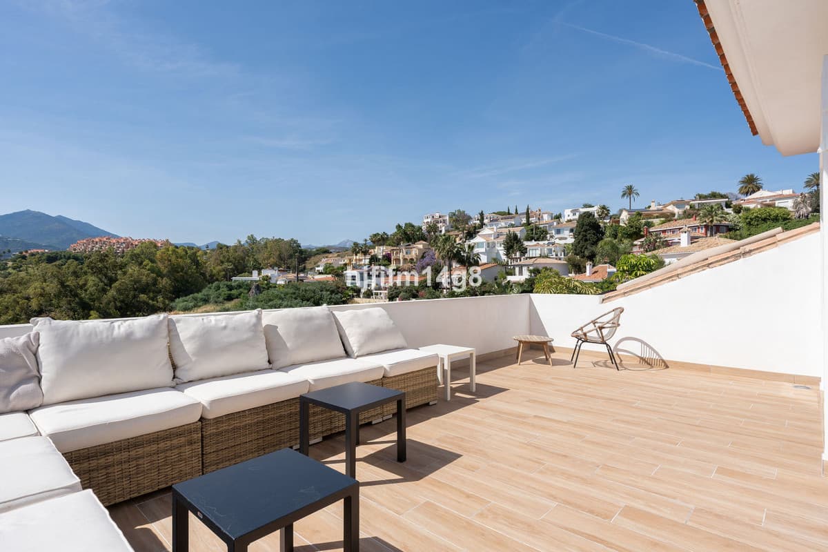 Detached Villa in La Campana — photo 4 of 10