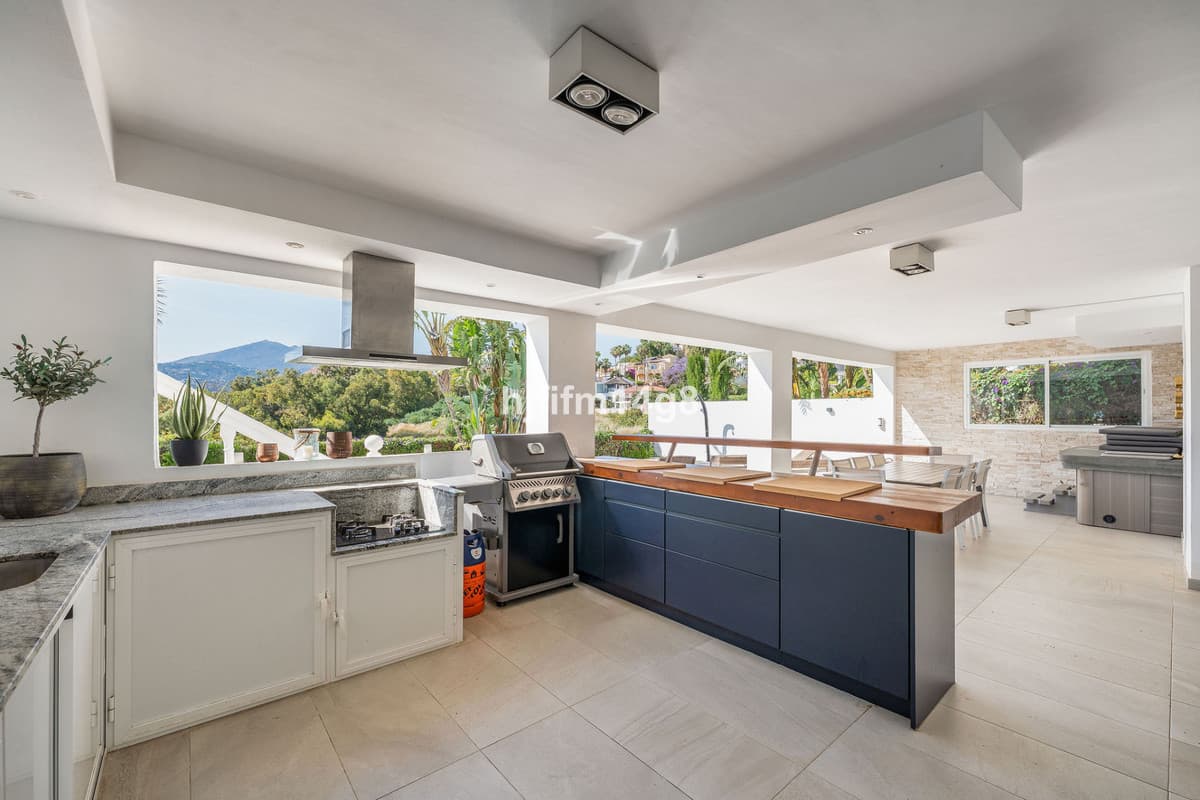 Detached Villa in La Campana — photo 6 of 10