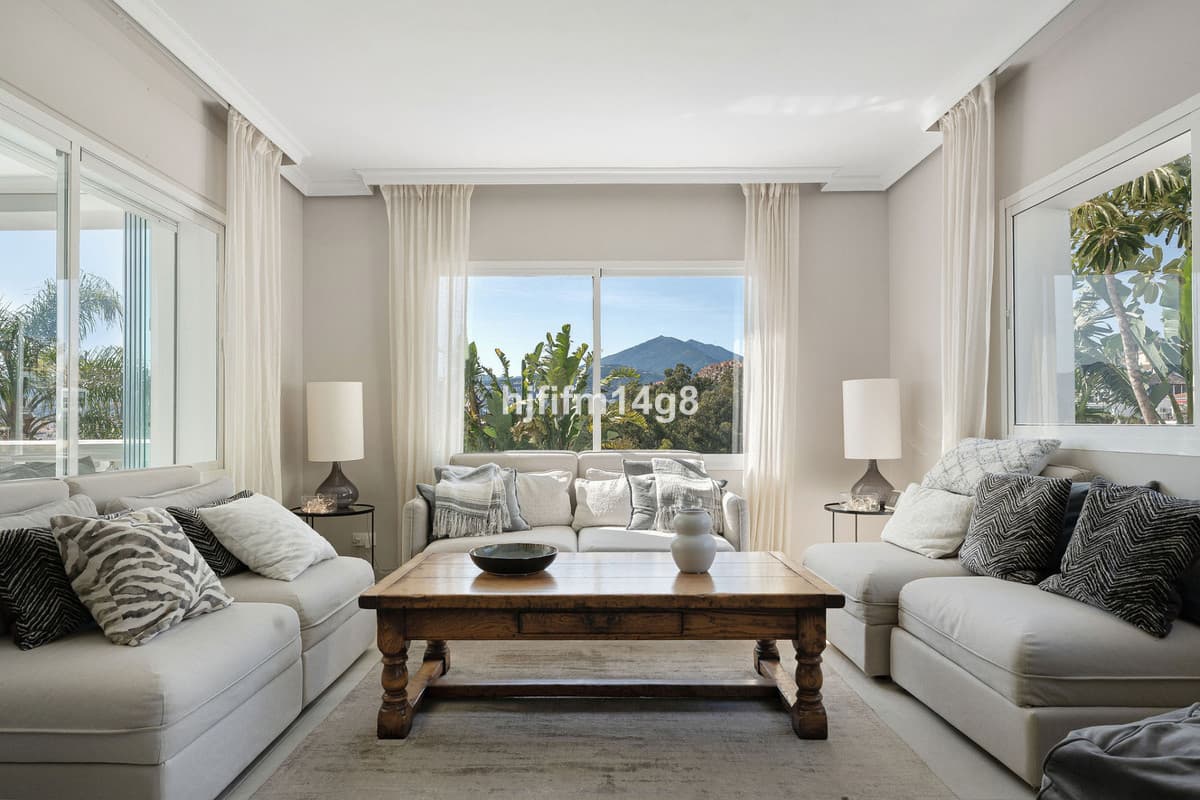 Detached Villa in La Campana — photo 7 of 10
