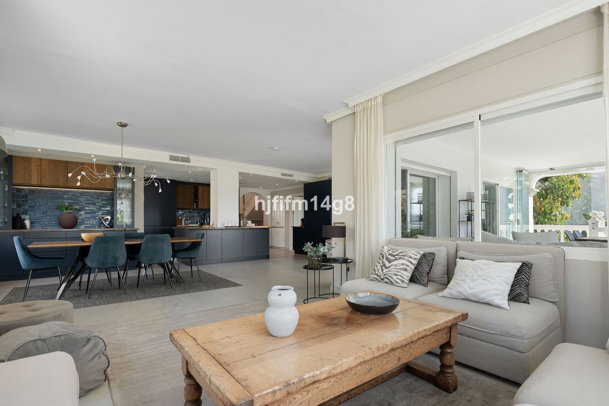 Detached Villa in La Campana — photo 8 of 10