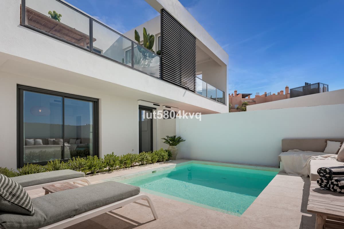 Semi-Detached House in Riviera del Sol — photo 1 of 10