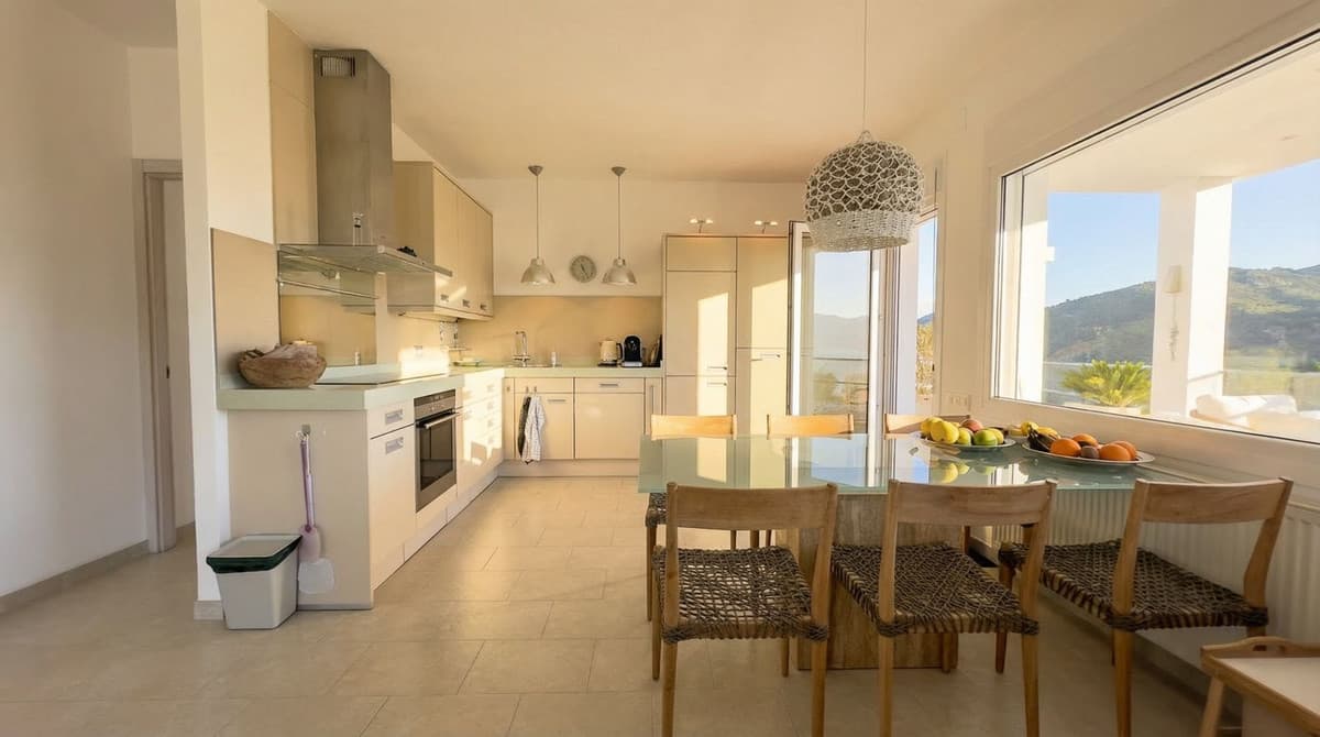 Detached Villa in Guaro — photo 6 of 10