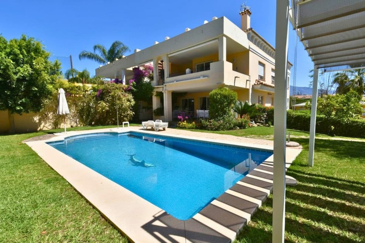 Semi-Detached House in Guadalmina Alta — photo 1 of 10