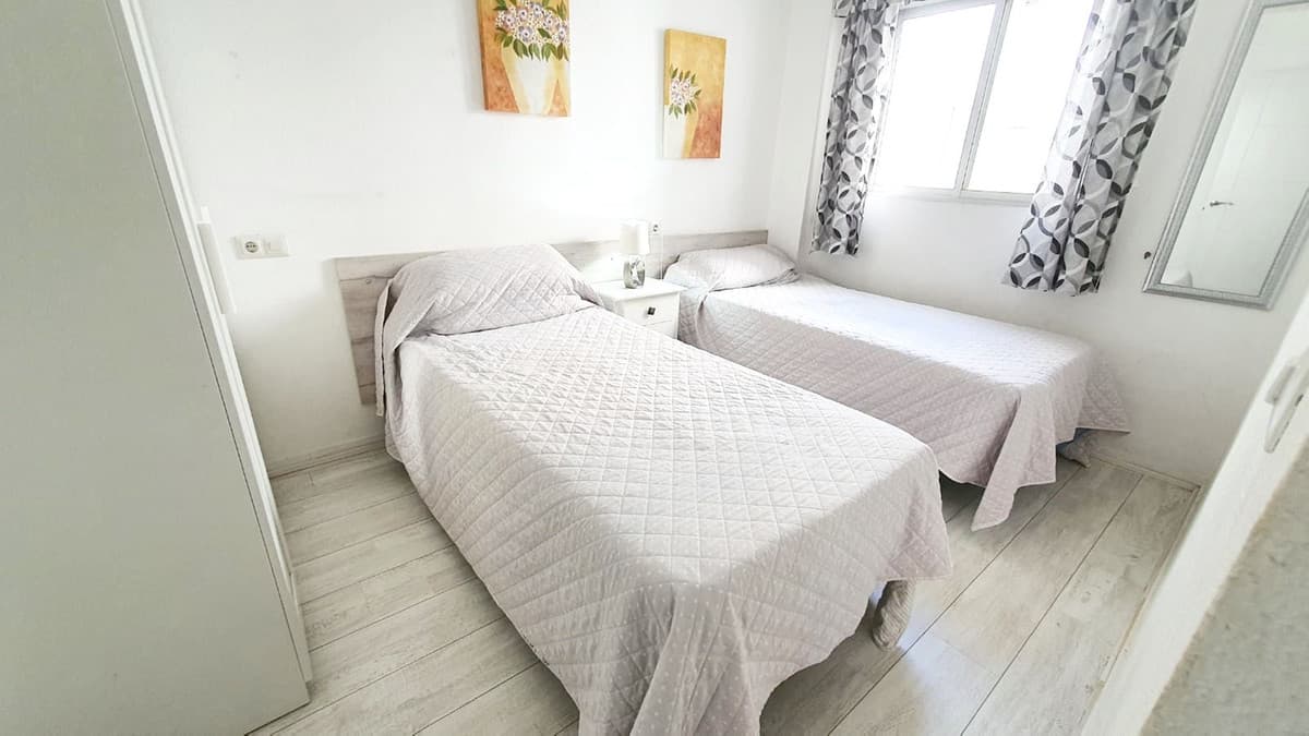 Middle Floor Apartment in Fuengirola — photo 9 of 10