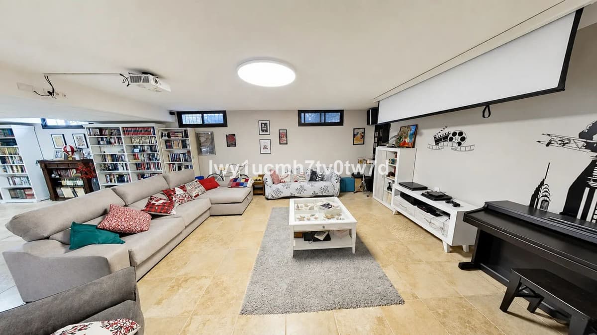 Detached Villa in Alhaurín de la Torre — photo 4 of 10