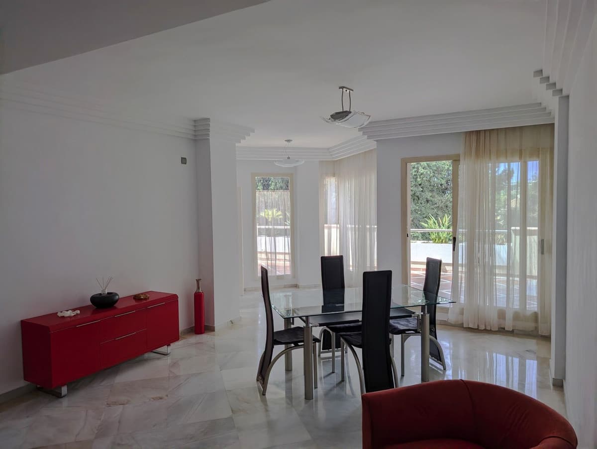 Middle Floor Apartment in Aloha — photo 3 of 10