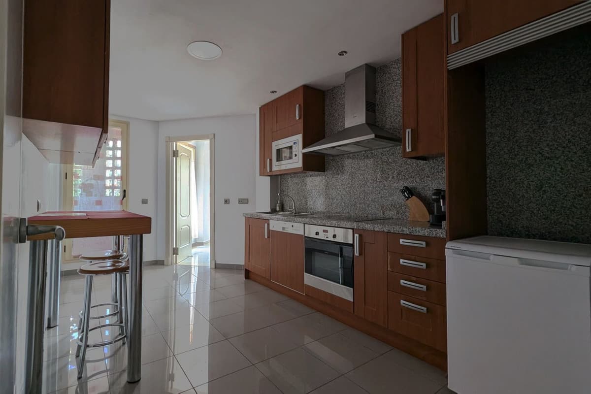 Middle Floor Apartment in Aloha — photo 9 of 10