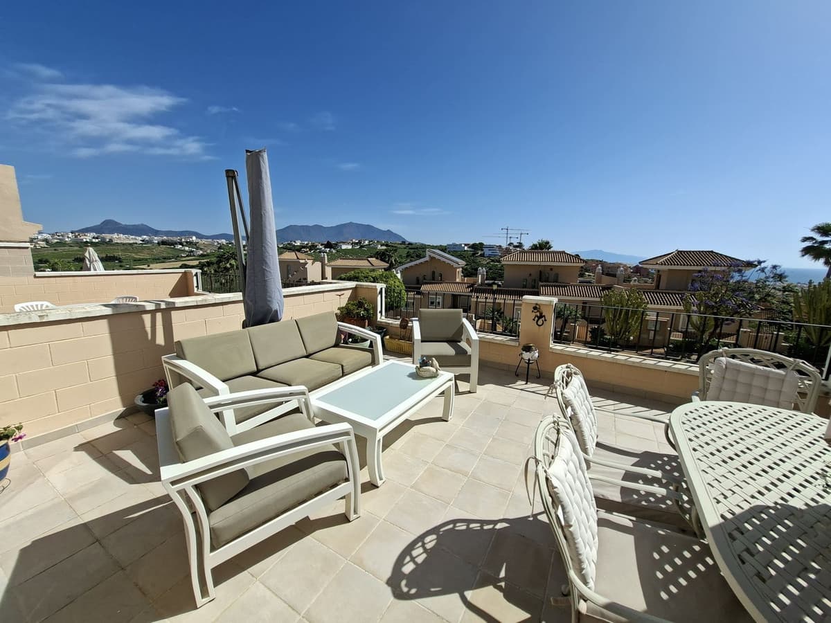 Townhouse in La Duquesa — photo 2 of 10
