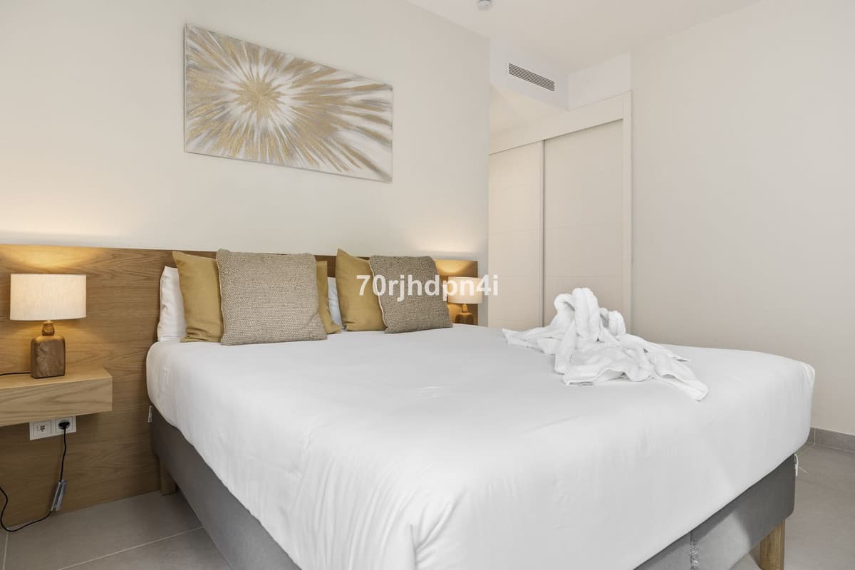 Middle Floor Apartment in Estepona — photo 3 of 10