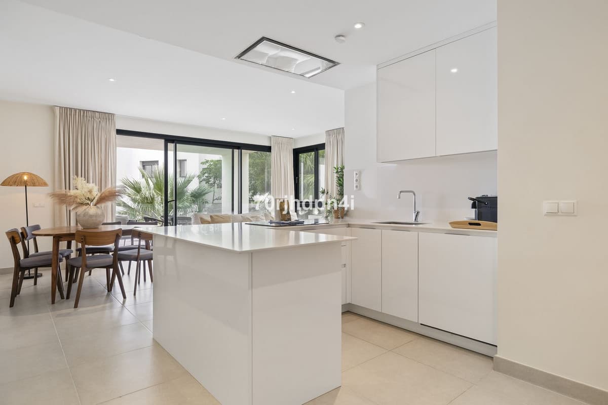 Middle Floor Apartment in Estepona — photo 6 of 10