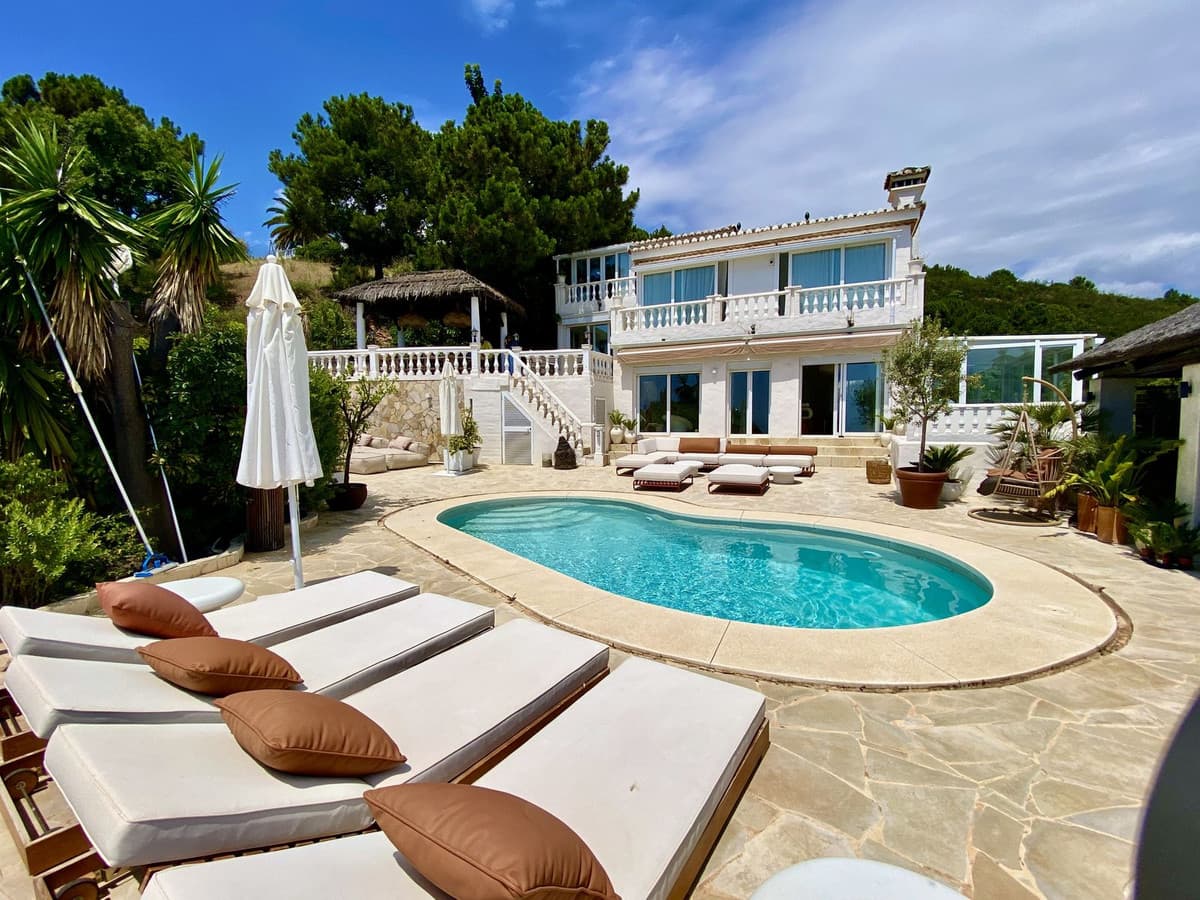 Detached Villa in El Padron — photo 1 of 10