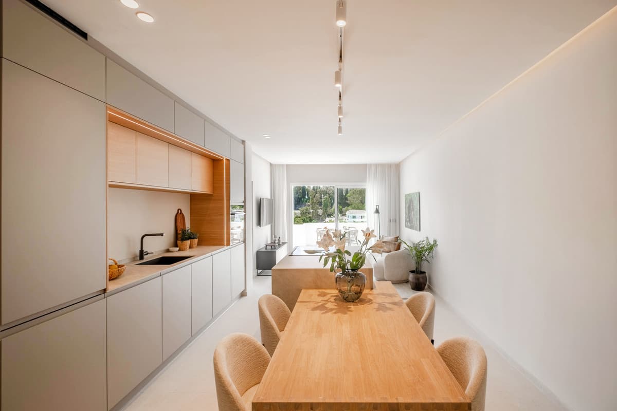 Middle Floor Apartment in La Quinta — photo 9 of 10