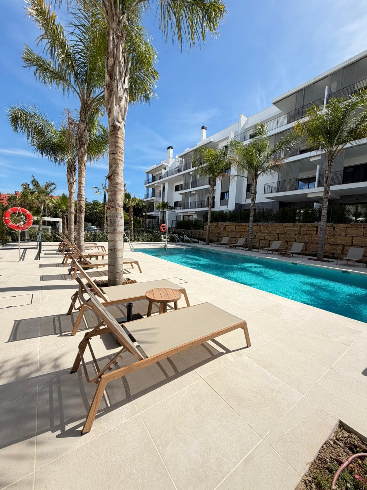 Middle Floor Apartment in Estepona — photo 1 of 10