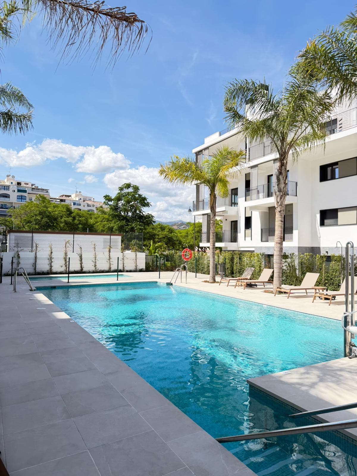 Middle Floor Apartment in Estepona — photo 5 of 10