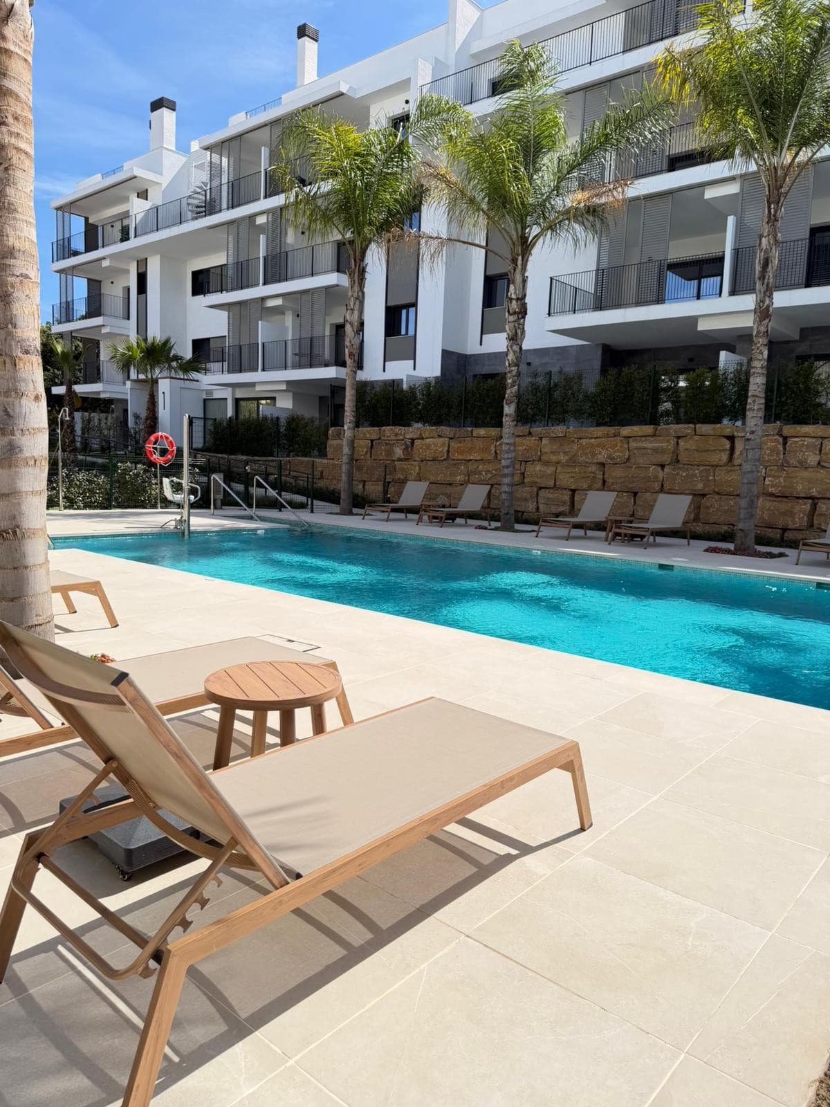 Middle Floor Apartment in Estepona — photo 6 of 10