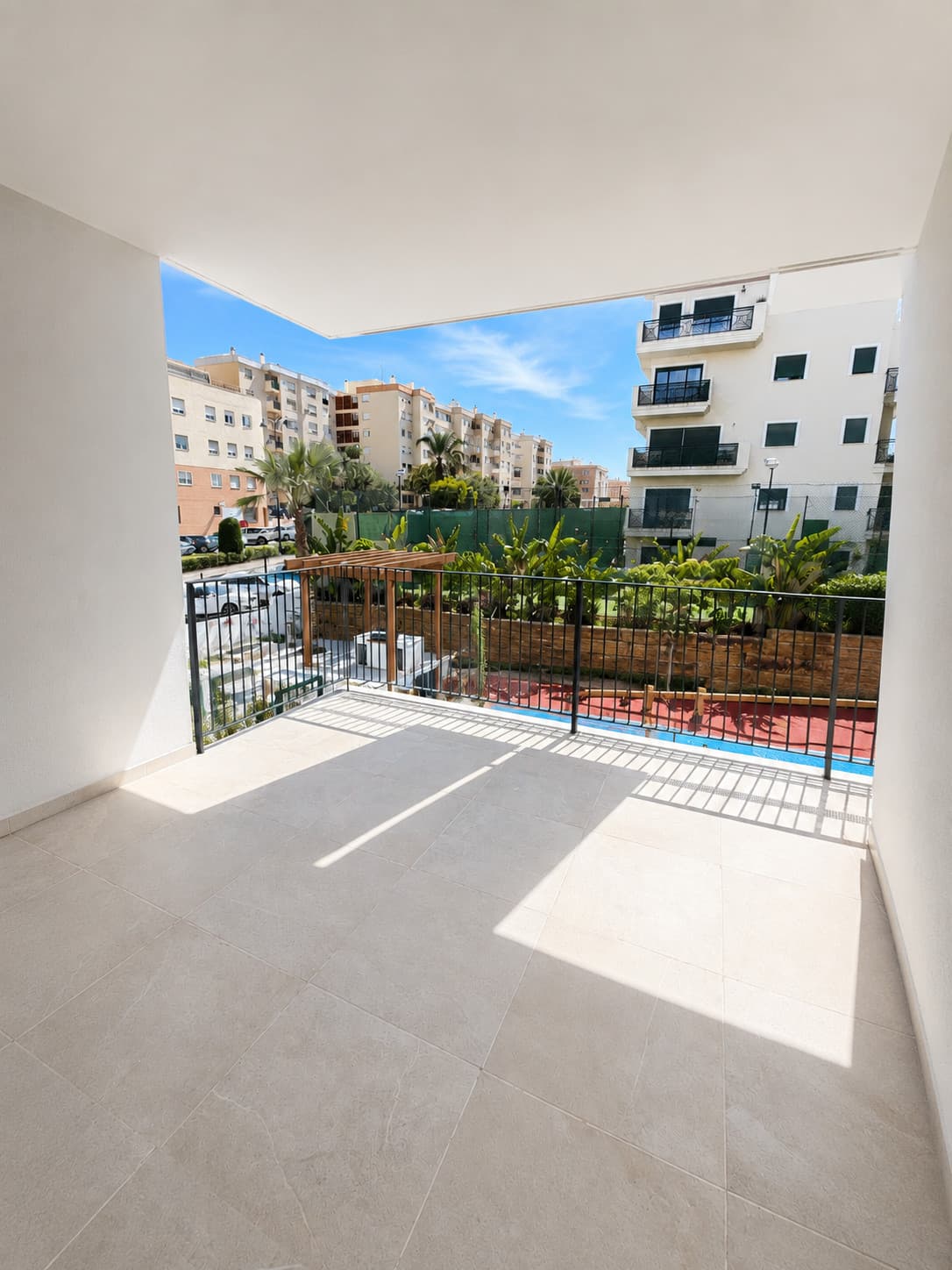 Middle Floor Apartment in Estepona — photo 10 of 10