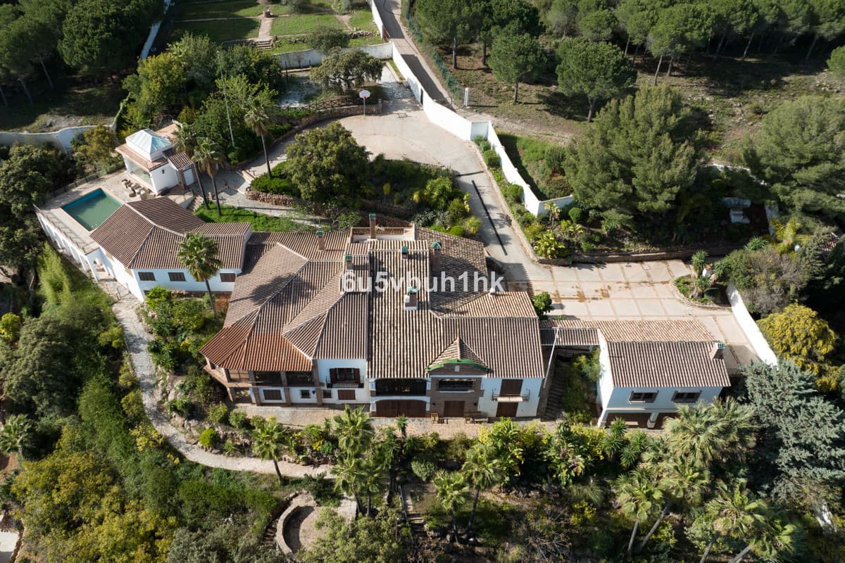 Detached Villa in Alhaurín el Grande — photo 1 of 10