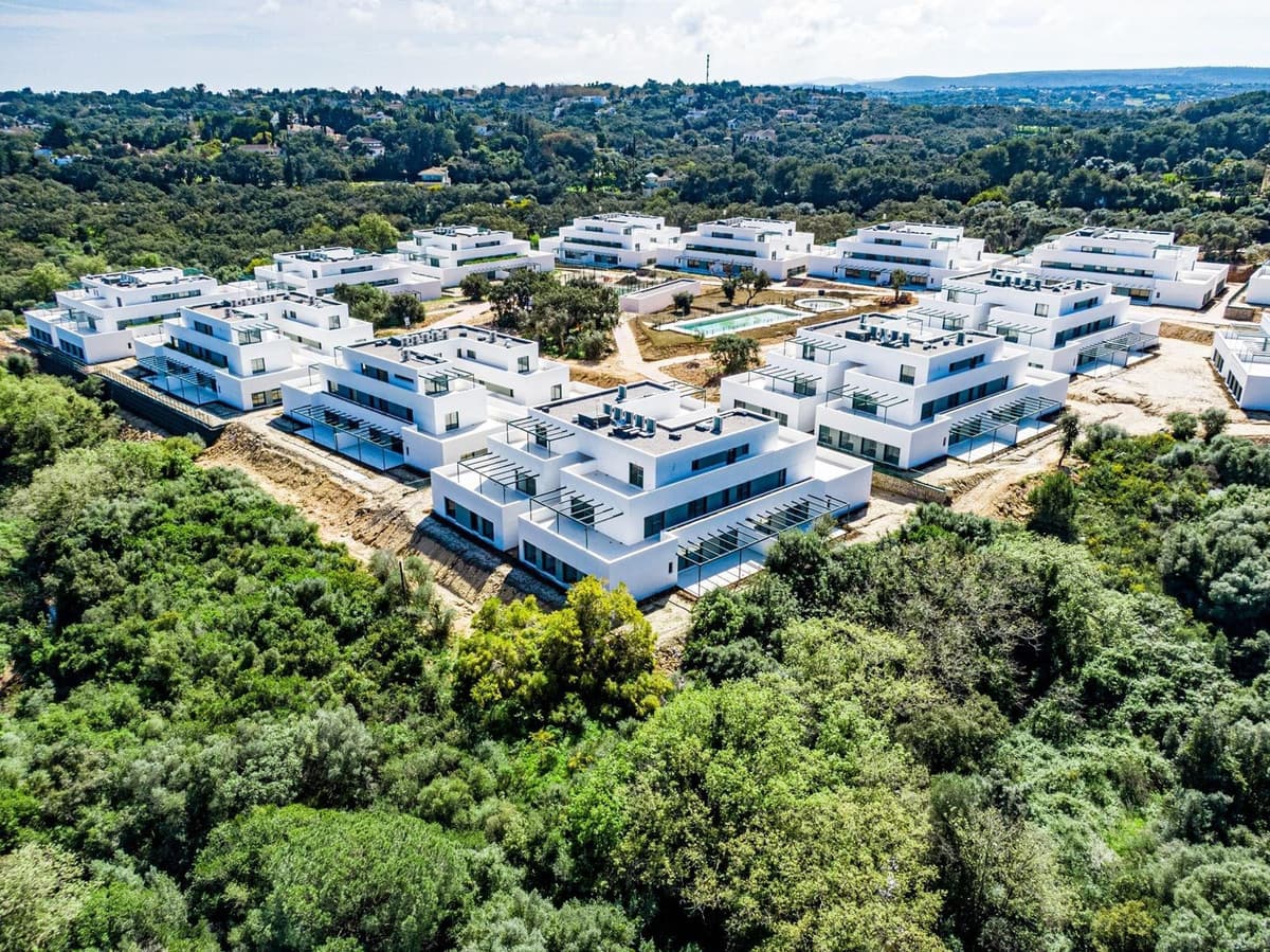 Middle Floor Apartment in Sotogrande — photo 1 of 10