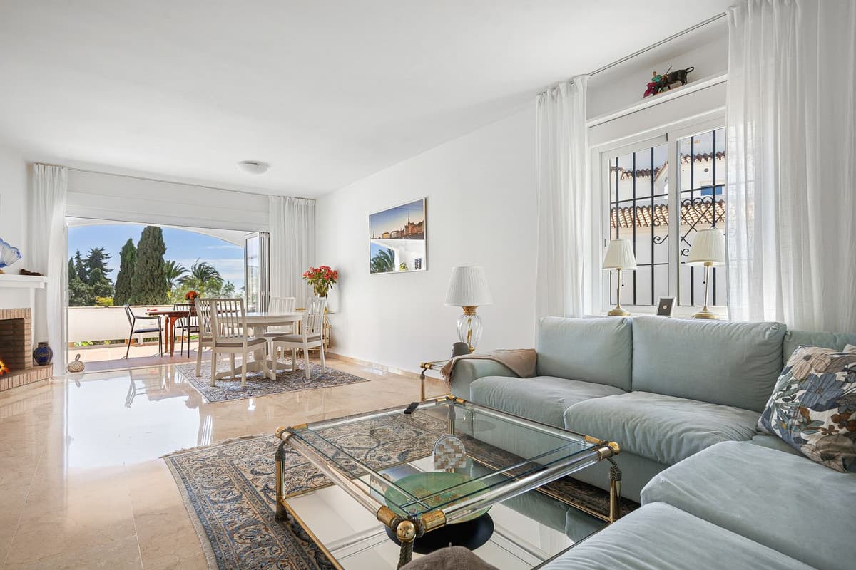 Middle Floor Apartment in Nueva Andalucía — photo 2 of 10