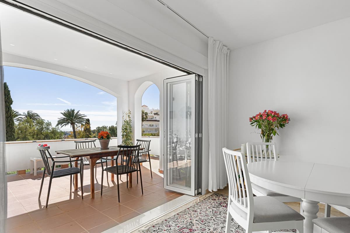 Middle Floor Apartment in Nueva Andalucía — photo 5 of 10