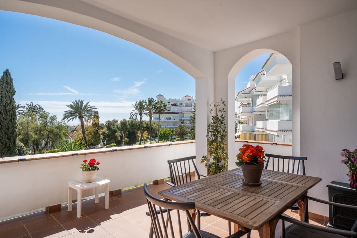 Middle Floor Apartment in Nueva Andalucía — photo 6 of 10