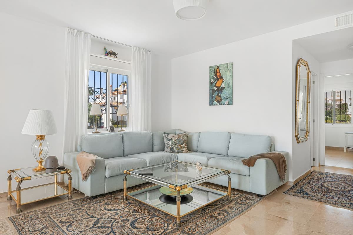 Middle Floor Apartment in Nueva Andalucía — photo 9 of 10