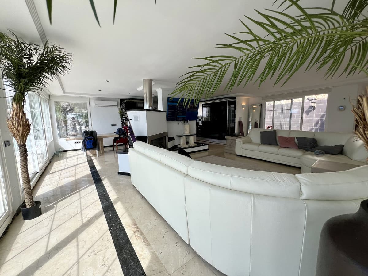 Detached Villa in El Chaparral — photo 8 of 10