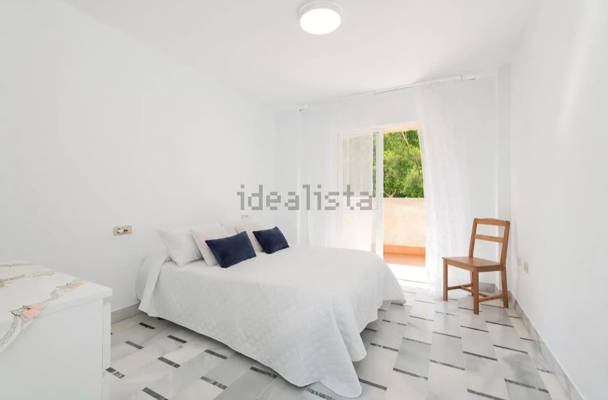 Middle Floor Apartment in Málaga Centro — photo 3 of 10