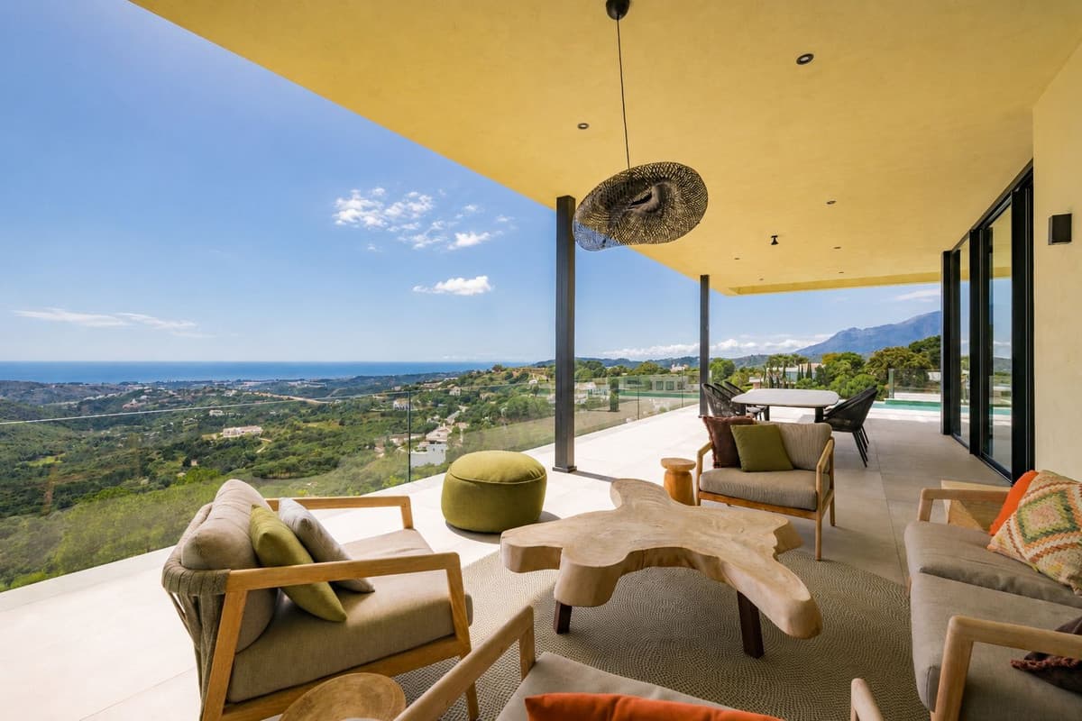 Detached Villa in Benahavís — photo 1 of 10