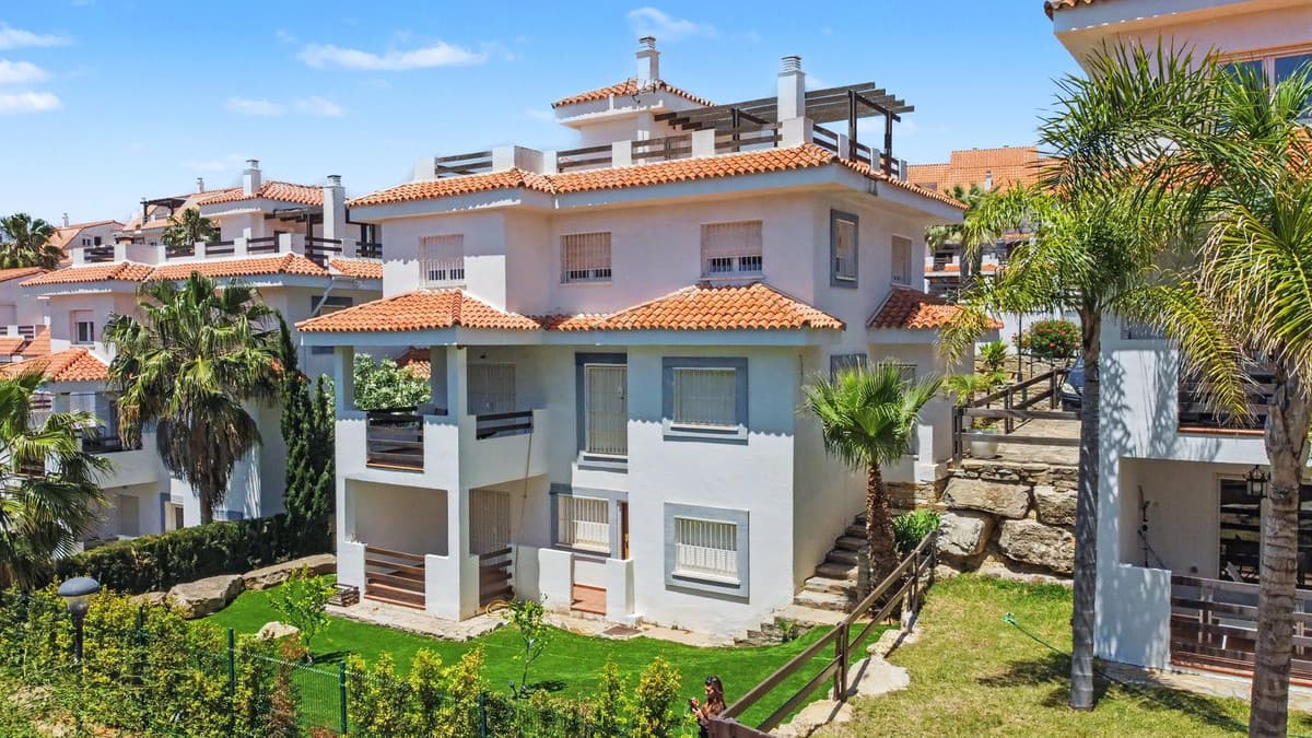 Detached Villa in Manilva — photo 1 of 10
