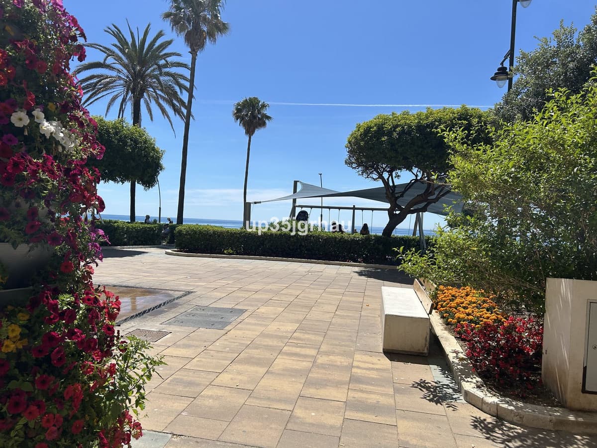 Middle Floor Apartment in Estepona — photo 1 of 10