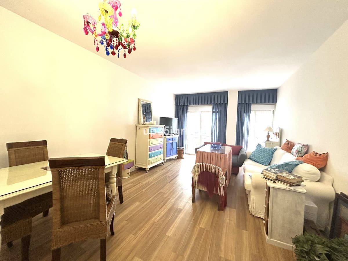 Middle Floor Apartment in Estepona — photo 2 of 10