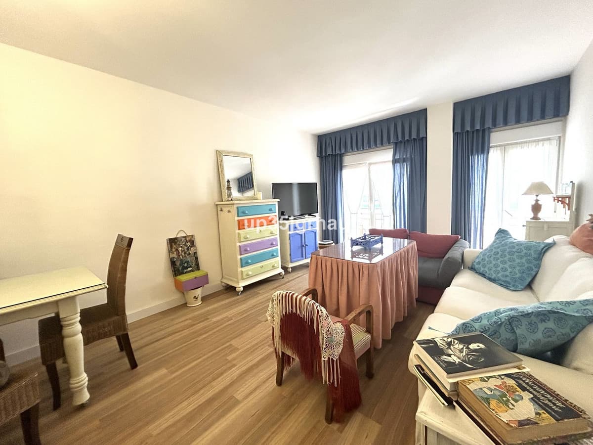 Middle Floor Apartment in Estepona — photo 6 of 10