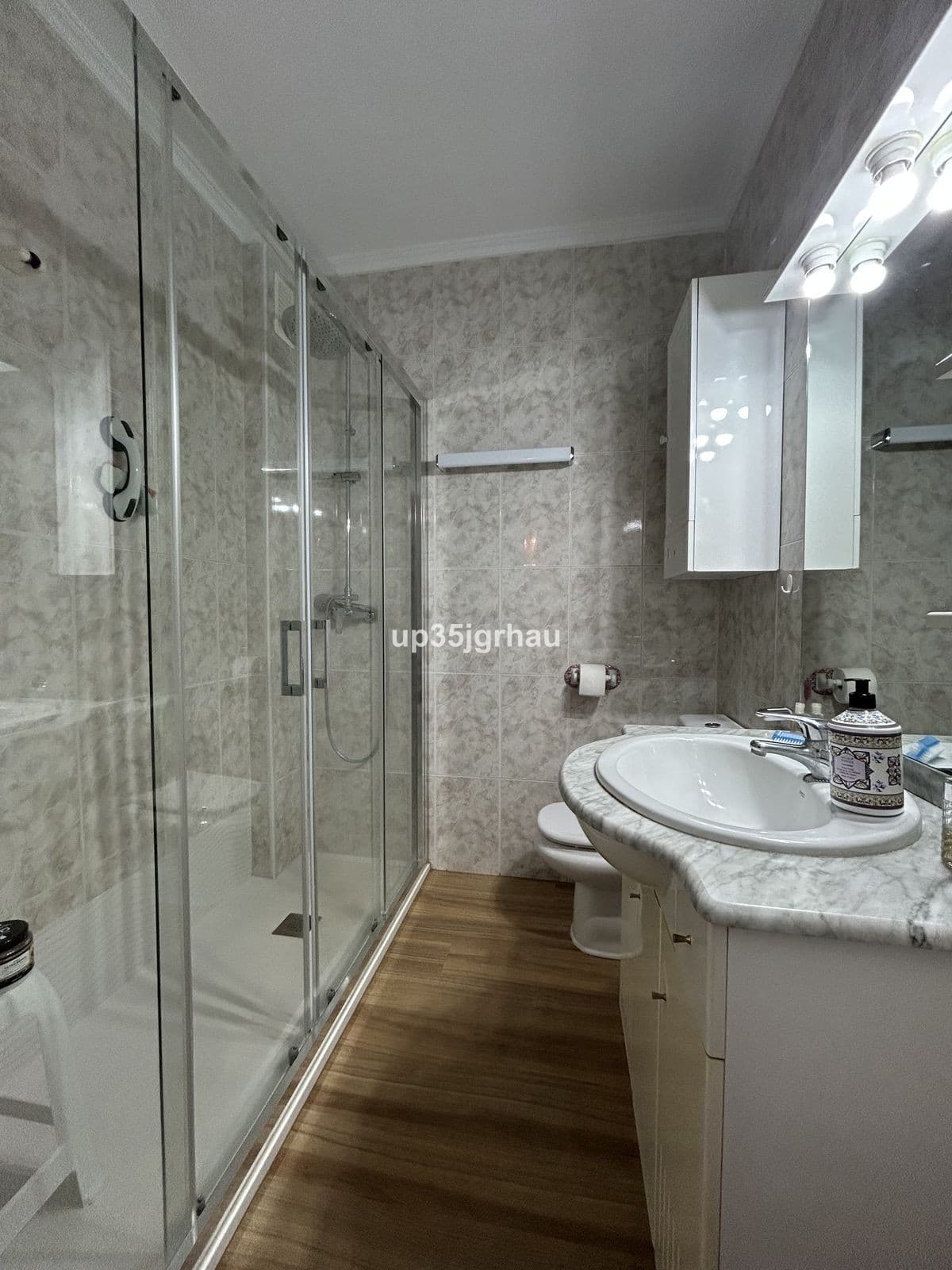 Middle Floor Apartment in Estepona — photo 9 of 10