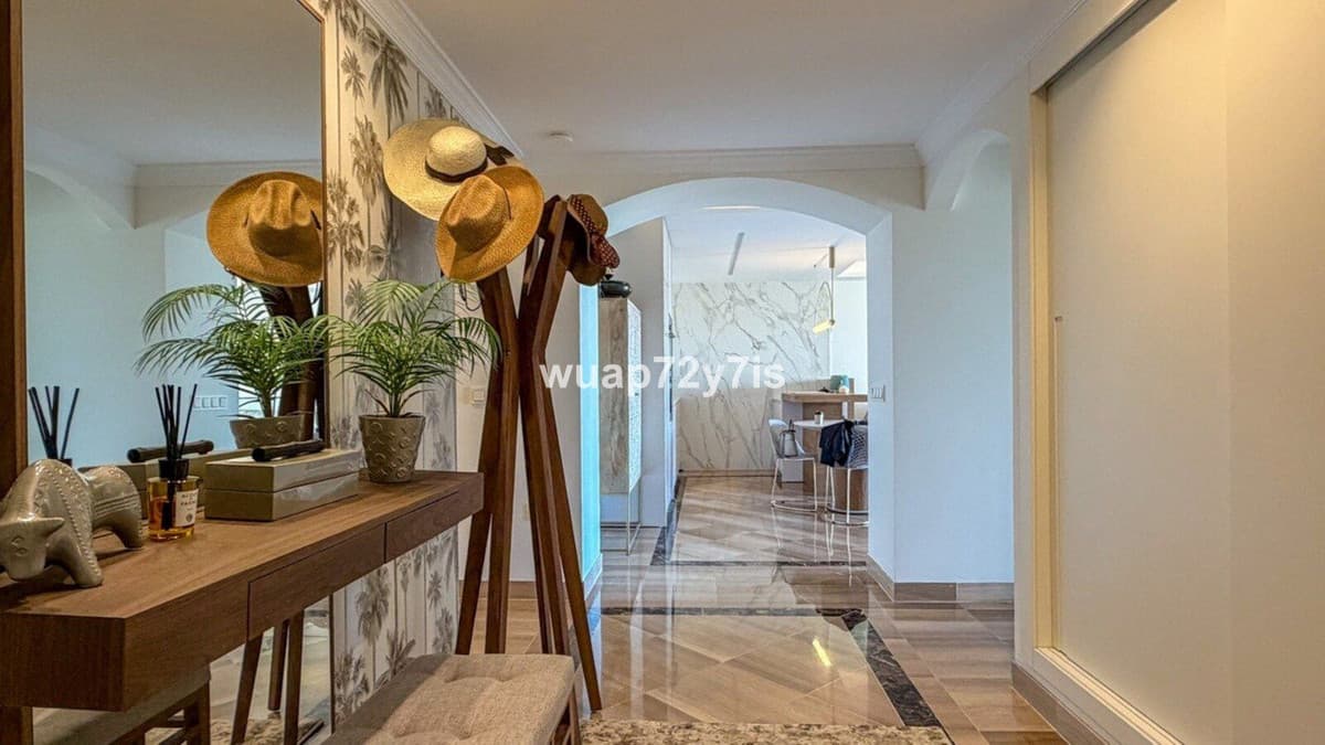 Penthouse in Elviria — photo 2 of 10