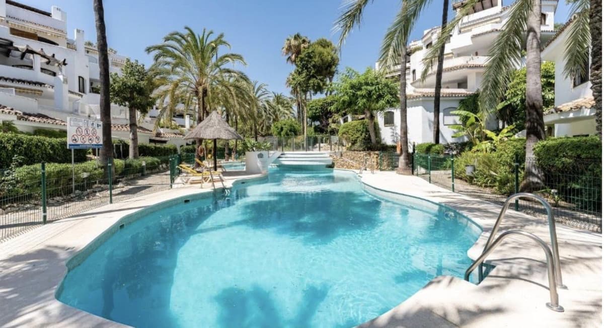 Ground Floor Apartment in Elviria — photo 1 of 10