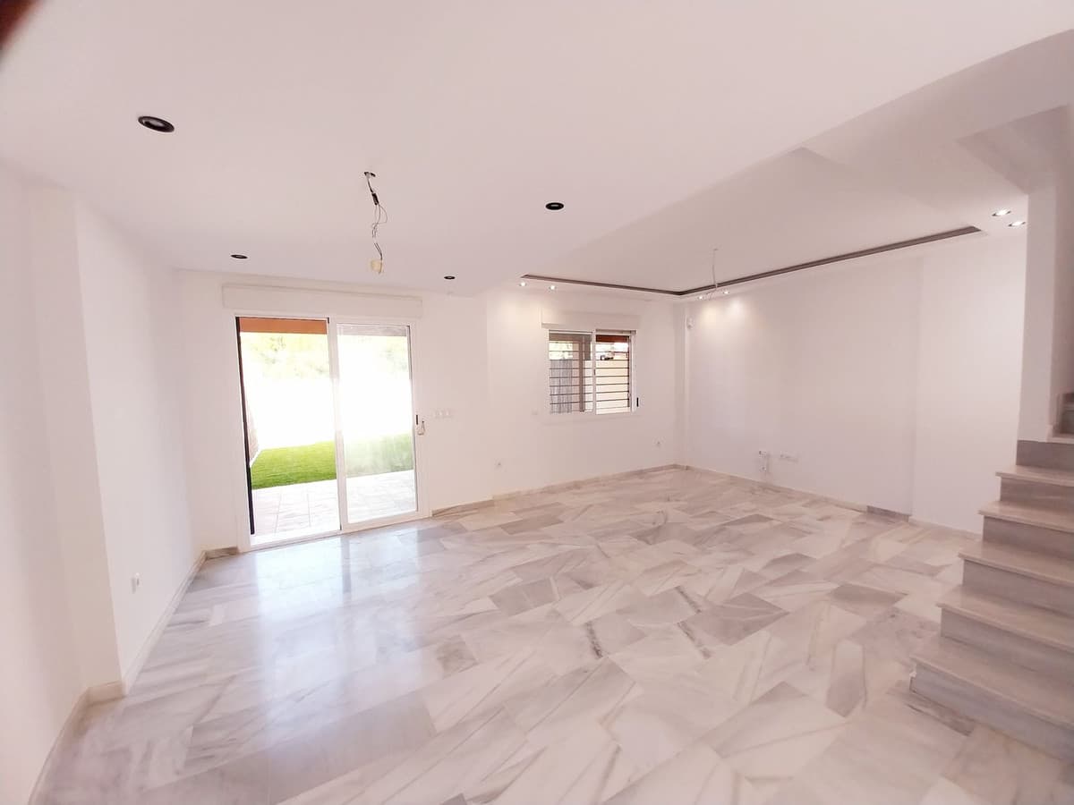 Townhouse in Calahonda — photo 3 of 10