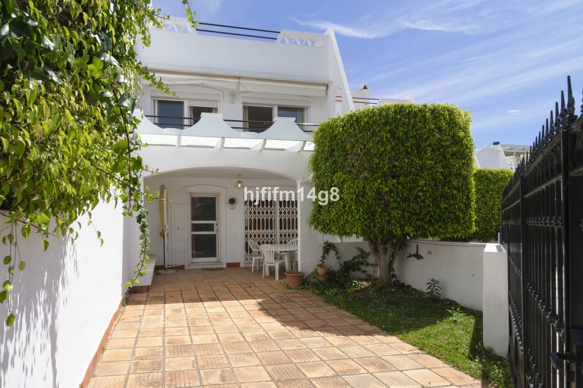 Townhouse in Reserva de Marbella — photo 1 of 10