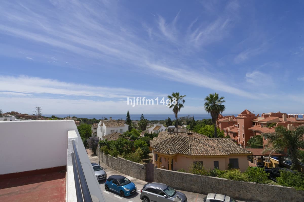 Townhouse in Reserva de Marbella — photo 2 of 10