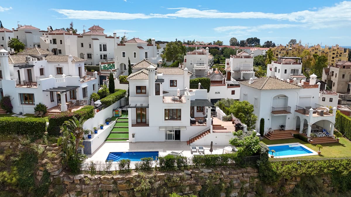 Detached Villa in Estepona — photo 1 of 10