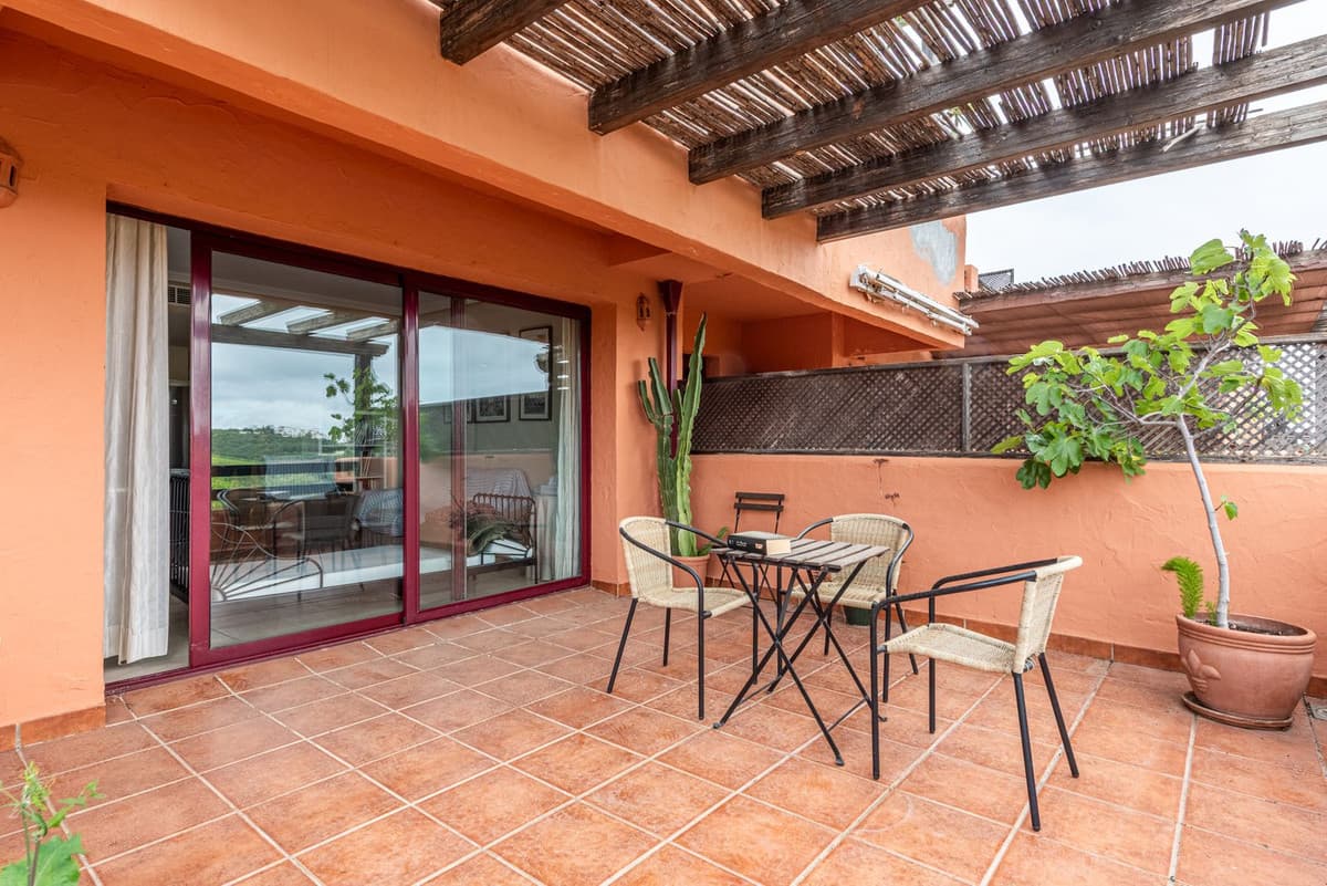 Middle Floor Apartment in Casares — photo 2 of 10