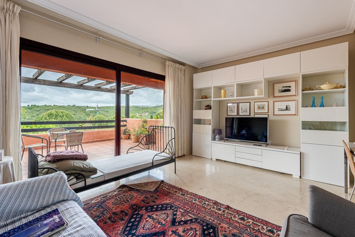 Middle Floor Apartment in Casares — photo 4 of 10