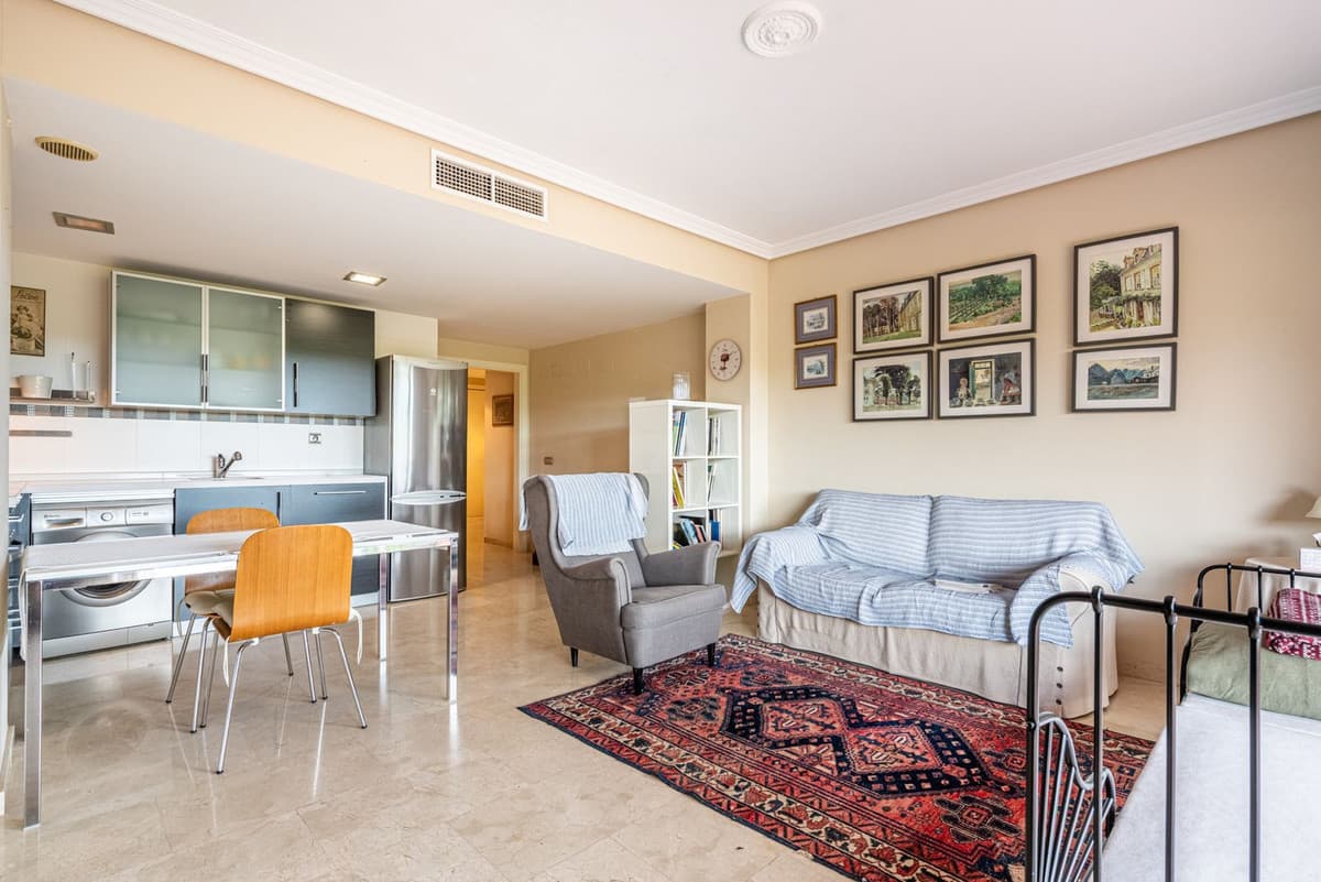 Middle Floor Apartment in Casares — photo 8 of 10