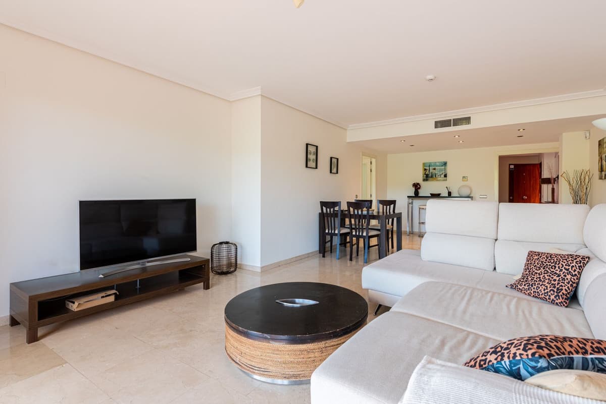 Middle Floor Apartment in Casares — photo 6 of 10