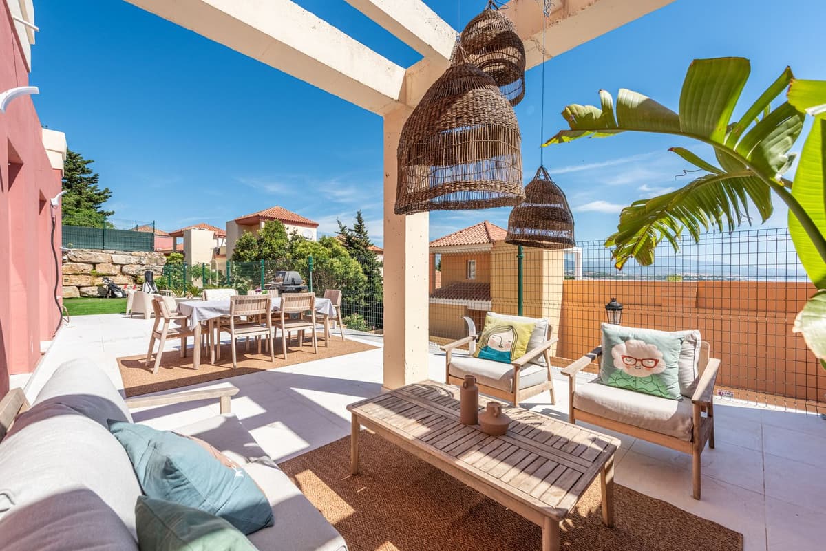 Middle Floor Apartment in La Duquesa — photo 5 of 10
