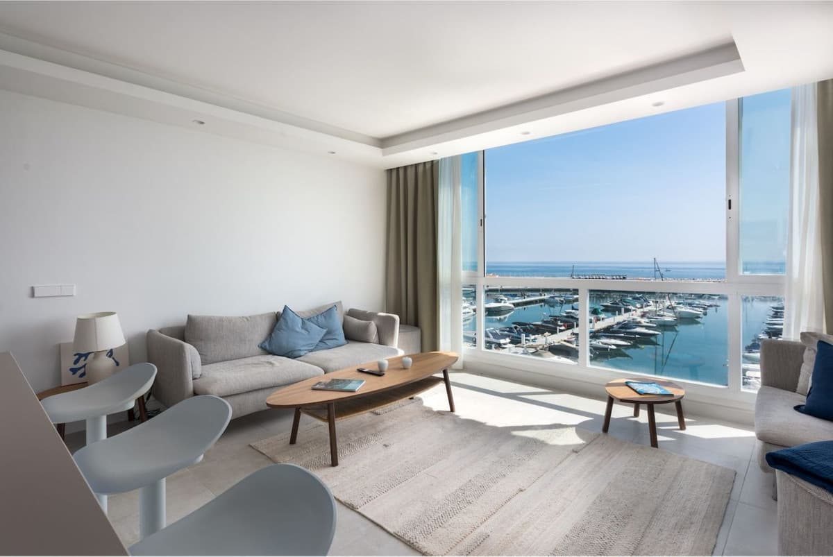 Penthouse in Puerto Banús — photo 1 of 10