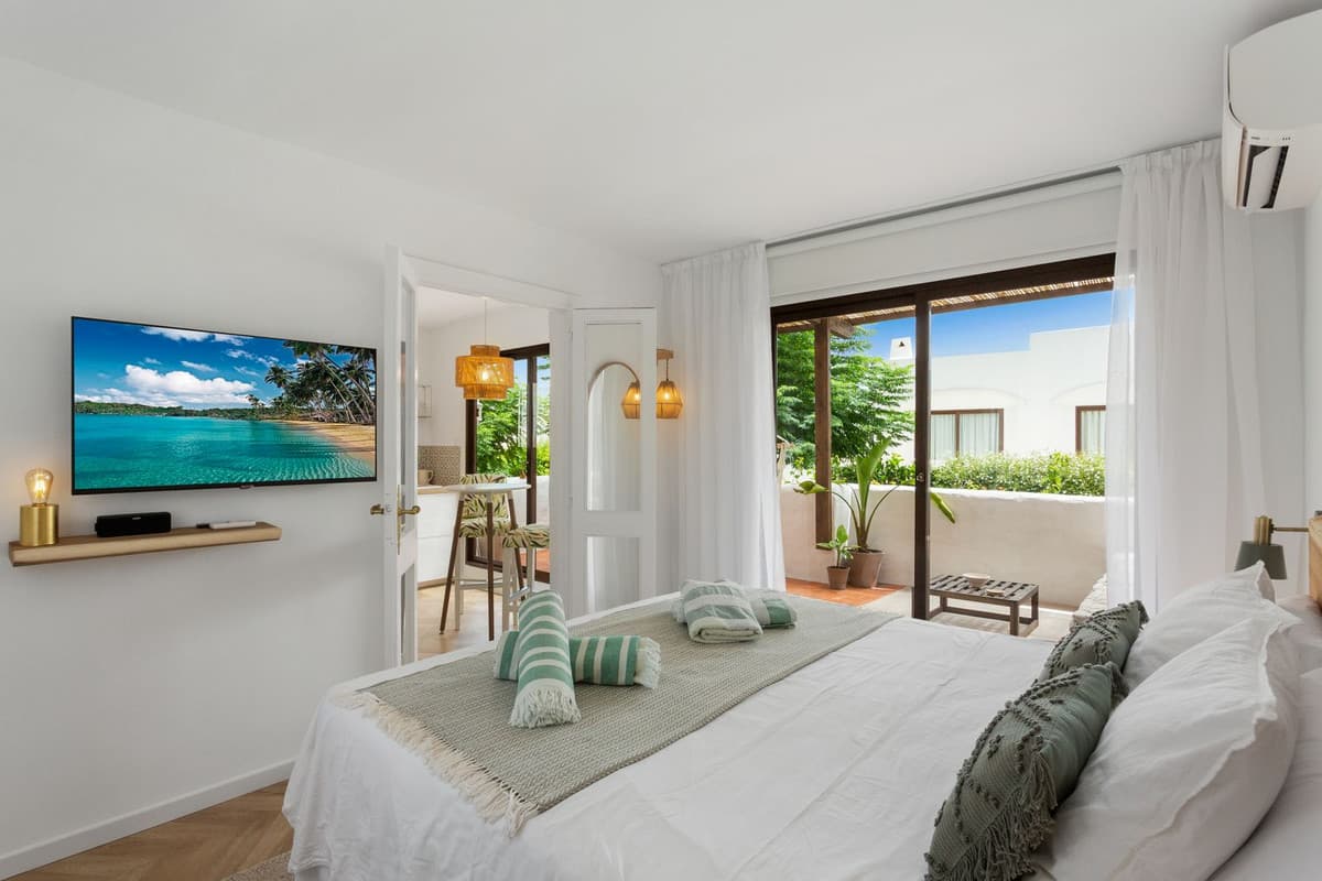 Top Floor Apartment in New Golden Mile — photo 1 of 10