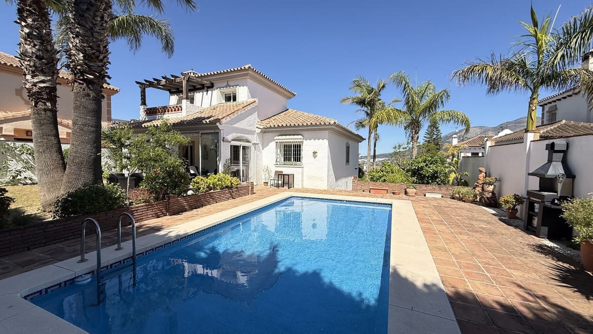 Detached Villa in Coín — photo 1 of 10