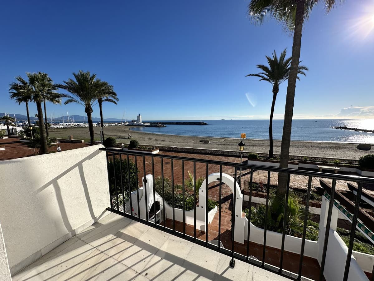 Semi-Detached House in La Duquesa — photo 2 of 10